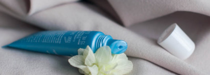 Спаситель моих губ этой зимой Clarins Moisture Replenishing Lip Balm essential rose wax