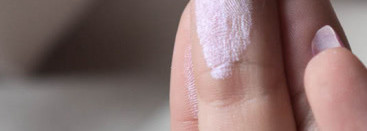 Розово-фиолетовый хайлайтер-хамелеон MAC Extra Dimension Skinfinish Poudre Lumiere #Soft frost