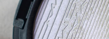 Розово-фиолетовый хайлайтер-хамелеон MAC Extra Dimension Skinfinish Poudre Lumiere #Soft frost