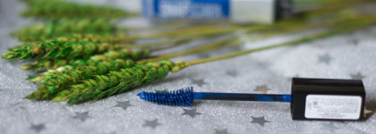 Maybelline Snapscara #04 Déjà Blue. 