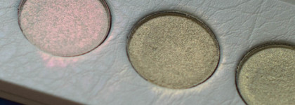 Искупаем Чародейку? "Купание Чародейки" палитра теней для век марки Sigil Inspired Tammy Tanuka