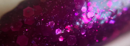 Morgan Taylor Nail Laquer #To Rule or Not To Rule