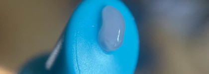 Святой Грааль в уходе за губами Clarins Hydra-Essentiel Moisture replenishing lip balm with blue lotus