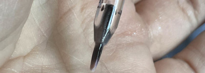 Лучший серый беж от Arive Makeup Comfort Shine Lip Gloss 03 Silver Lining