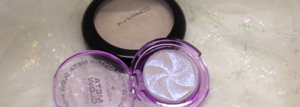 Дорого/Дешево: MAC Extra Dimension Skinfinish Poudre Lumiere #Soft frost vs Essence Meta Glow Highlighter