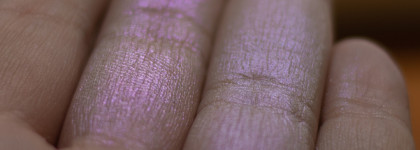 Дорого/Дешево: MAC Extra Dimension Skinfinish Poudre Lumiere #Soft frost vs Essence Meta Glow Highlighter