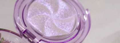 Дорого/Дешево: MAC Extra Dimension Skinfinish Poudre Lumiere #Soft frost vs Essence Meta Glow Highlighter