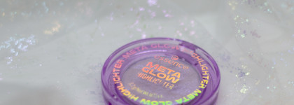 Дорого/Дешево: MAC Extra Dimension Skinfinish Poudre Lumiere #Soft frost vs Essence Meta Glow Highlighter