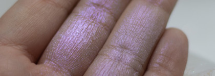 Дорого/Дешево: MAC Extra Dimension Skinfinish Poudre Lumiere #Soft frost vs Essence Meta Glow Highlighter