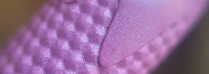 Комфортная помада в Новогоднюю Ночь: Catrice Shine Bomb Lipstick 070 Mystic Lavander