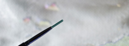 Изумрудно-тиловая стойкость: Elian Everlasting Kohl Waterproof Eyeliner 04 Mermade