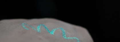 Beauty Bomb UFO Eye Pencil Holographic Conspiracy 03 Wait a minute