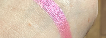 Моя прелесть: Tammy Tanuka Sigil Inspired подсвечивающие прессованные румяна «Медузность»