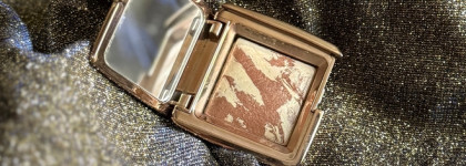 Лучший бронзер для красивой кожи: Hourglass Ambient Lighting Travel size Diffused Bronze Light