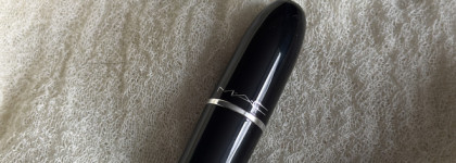 MAC lustreglass Lipstick 550 Succumb to plum