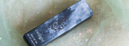 Colourpop x Twilight Lux Lip Oil Team Edward