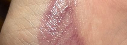 Совершенно невесомый MAC Lipglass Air Non-Sticky Gloss #Lightmoth