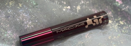 Совершенно невесомый MAC Lipglass Air Non-Sticky Gloss #Lightmoth