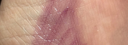 Совершенно невесомый MAC Lipglass Air Non-Sticky Gloss #Lightmoth