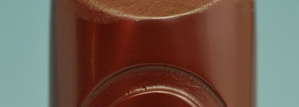 Она не шоколадная – помада с интенсивным цветом Essence Ultra last instant colour 15 Burgundy spirit 