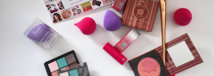 Bh Cosmetics: помадки Pop Art lipstick, румяна  Floral Blush и тени Foil Eyes