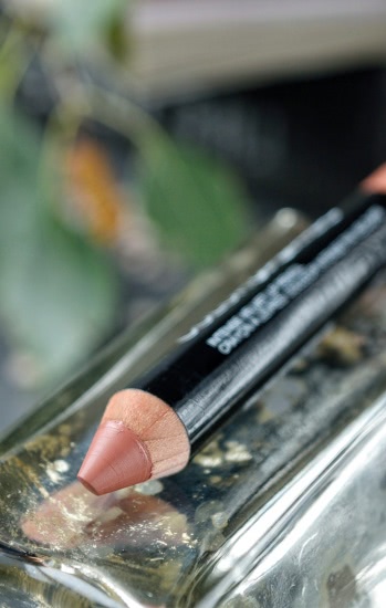Maybelline Color Drama Intense Velvet Lip Pencil 630 «Nude perfection»