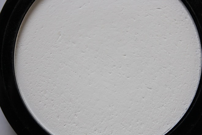 Прозрачная пудра от NYX HD Finishing Powder в оттенке Translucen