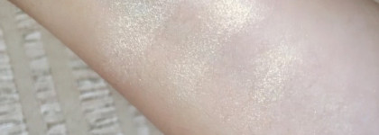 Космический Vivid Baked Highlighter от Makeup Revolution London в оттенке Golden lights