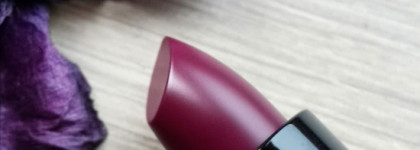 Smashbox Be Legendary Lipstick in the shade Femme Fatale