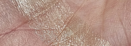 Вайб весны с помадой от Jeffree Star Cosmetics Lip Ammunition в оттенке Snowcone