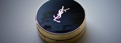 Первовзгляд. Компактный тональный флюид Le Cushion Encre De Peau, Yves Saint Laurent