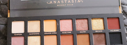 Одна из любимых в последнее время палетка от Anastasia Beverly Hills "Soft Glam"