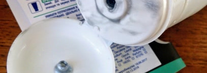 "Азиатская" Nivea Make Up Expert черная пенка с абсорбирующим углем. Для демакияжа и очищения