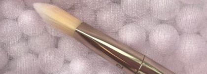 Кисть для консилера Real Techniques Bold Metals 102 Triangle concealer