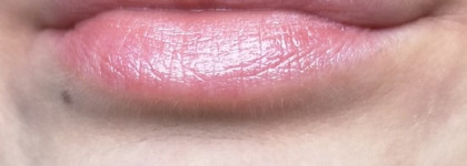 Новые фруктовые поцелуи от Essence - Fruit kiss caring lip balm