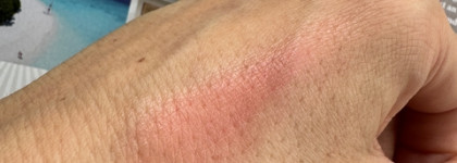 Фаворит 2023 румяна Soft Pinch Rare Beauty в оттенке Happy