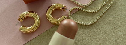 Очень красивый и нежный хайлайтер L‘oreal Lumi Le Glow Highlighter Stick в оттенке 620 Pink Ballet