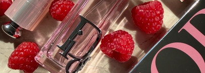 Цветочно-фруктовая новинка 2025 года Dior Addict Rosy Glow EdP