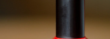 День и ночь с Essence Longlasting Lipstick 02 All You Need Is Red и 06 Barely There