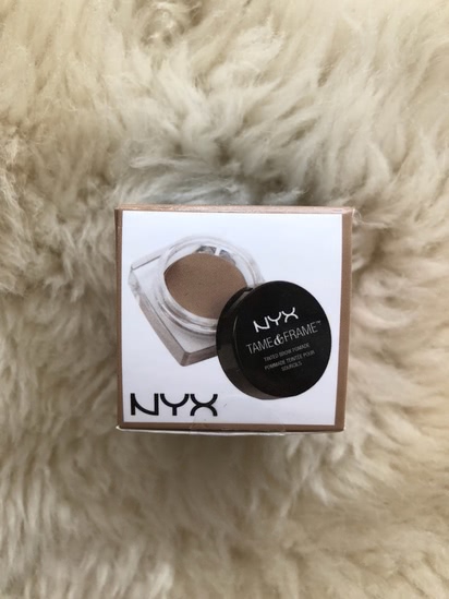 Обзор двух средств для бровей от NYX 3 в 1 Brow Pencil и Tinted Brow Pomade