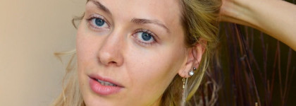 Estée Lauder Enlighten EE Even Effect Skintone Corrector SPF 30 в оттенке 01 Light