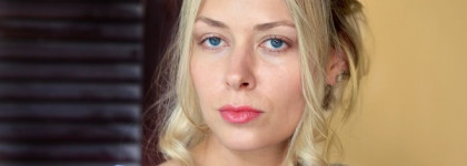 Estée Lauder Enlighten EE Even Effect Skintone Corrector SPF 30 в оттенке 01 Light