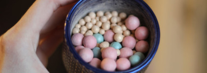 Индийская шкатулка метеоритов Guerlain Météorites Perles de Légende Light-Revealing Pearls of Powder