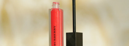 Обманчивый Vermillion Burberry Kisses Gloss