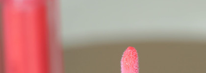 Обманчивый Vermillion Burberry Kisses Gloss