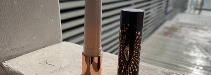 Гиалуроновая помада-бальзам для губ Charlotte Tilbury Hyaluronic Happikiss в оттенке happipeach