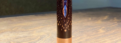 Гиалуроновая помада-бальзам для губ Charlotte Tilbury Hyaluronic Happikiss в оттенке happipeach