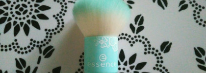 Милая бюджетная малышка – кисть для пудры Kabuki Brush от essence