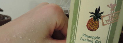 Пилинг-скатка Skinfood Pineapple Peeling Gel - решение для сухой кожи