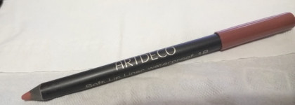 Вкусная карамелька Hydra Lip Booster от Artdeco в оттенке 36 и дополнение к ней в виде карандашика этой же фирмы